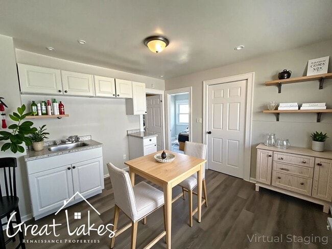 Foto del edificio - Charming 2 Bedroom 1 Bathroom now availabl...