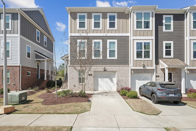 Primary Photo - 260 Skymont Dr