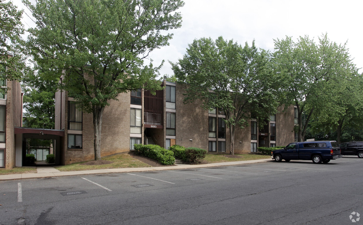 Building Photo - Chelsea Woods Condominiums