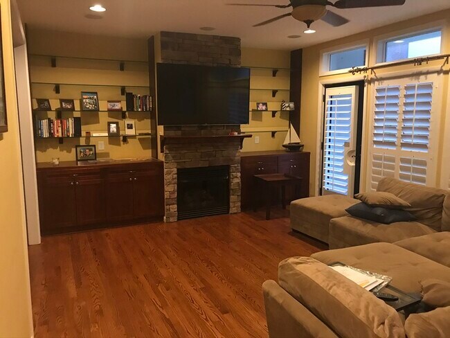 Building Photo - 809 The Village Cir