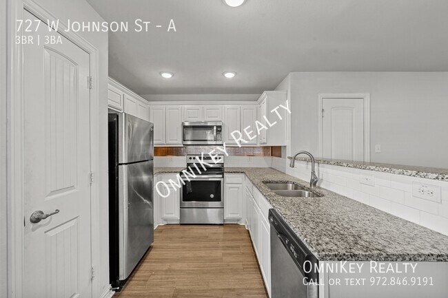 Building Photo - 727 W Johnson St