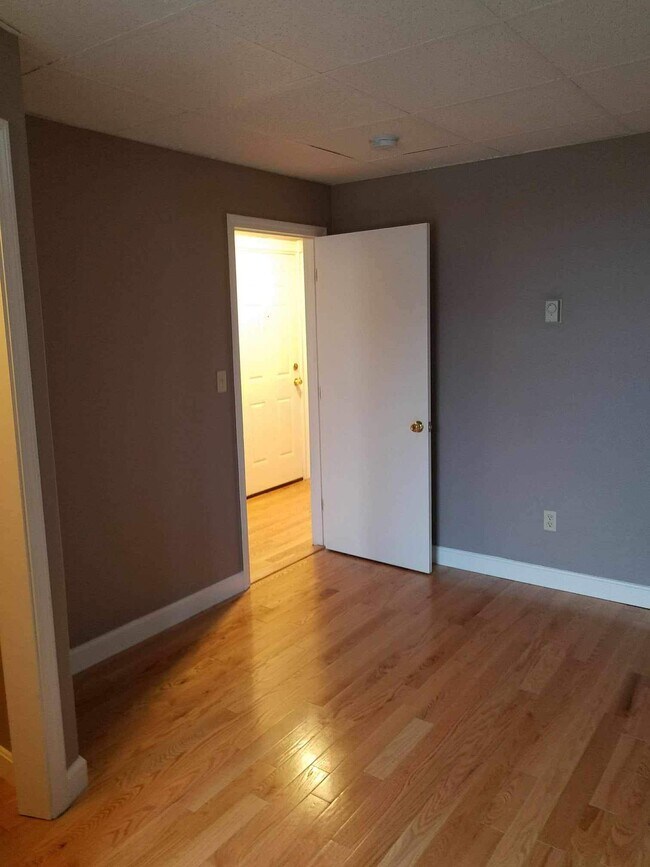 Building Photo - 94 1st St