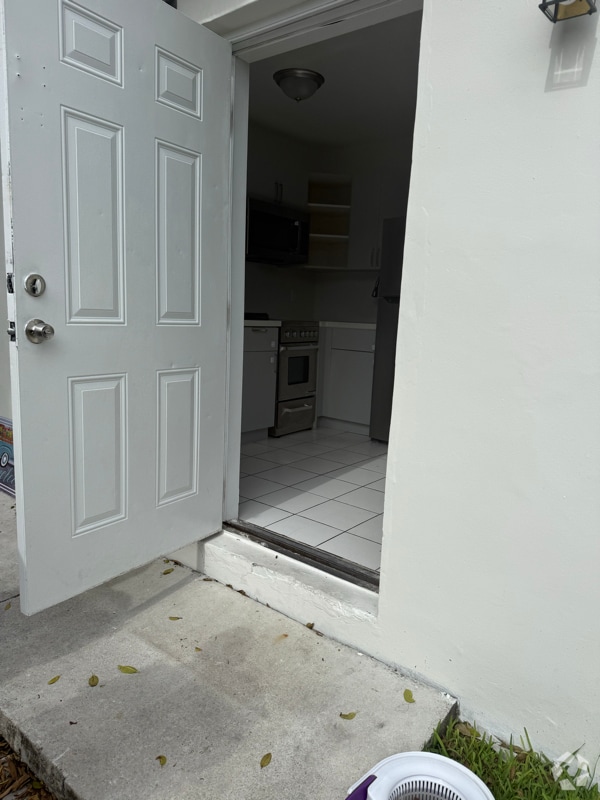 Building Photo - 25 NW 48th Pl