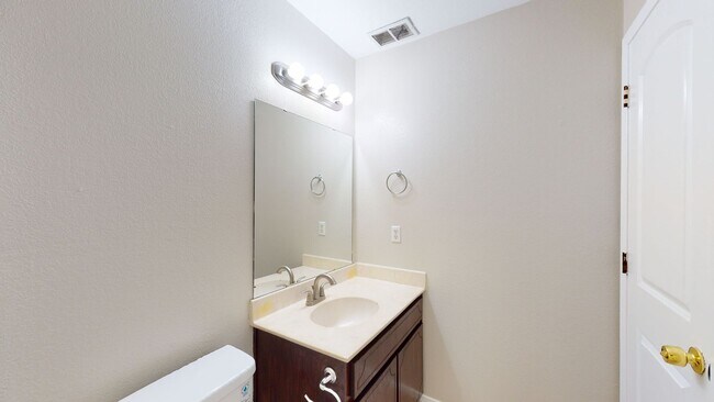 Building Photo - LABOR DAY SPECIAL  -  2 WEEKS FREE - MONTH...