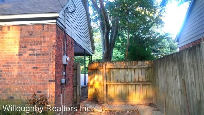 Building Photo - 725 S Yates Rd