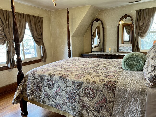 Building Photo - 148 Church St