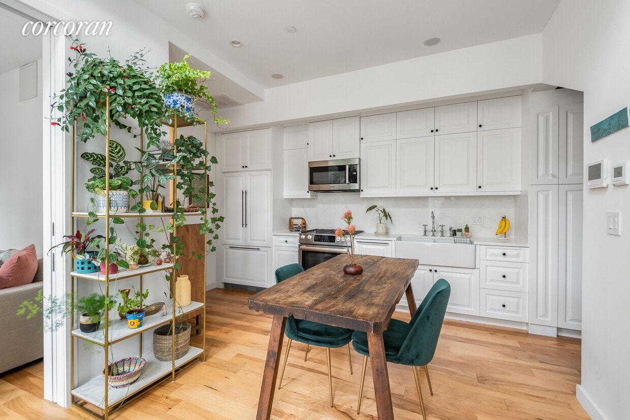 Primary Photo - 278 Nassau Ave