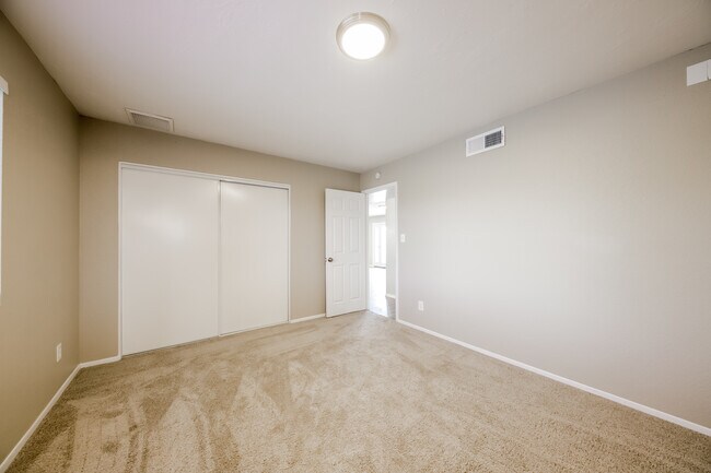 Building Photo - 1113 W Campo Bello Dr