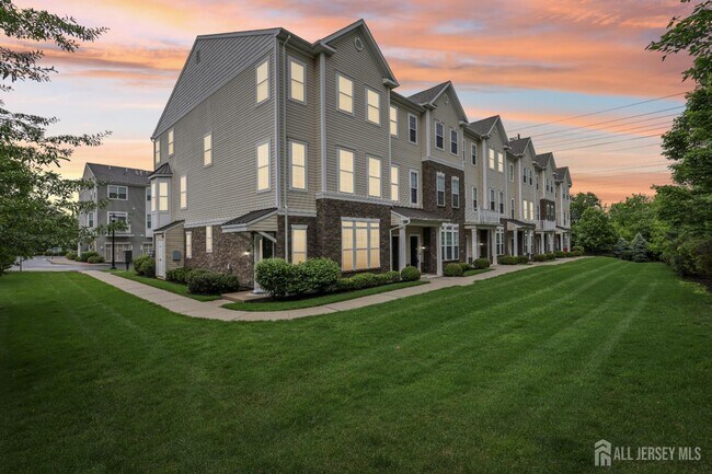Foto del edificio - 1525 Hudson Cir