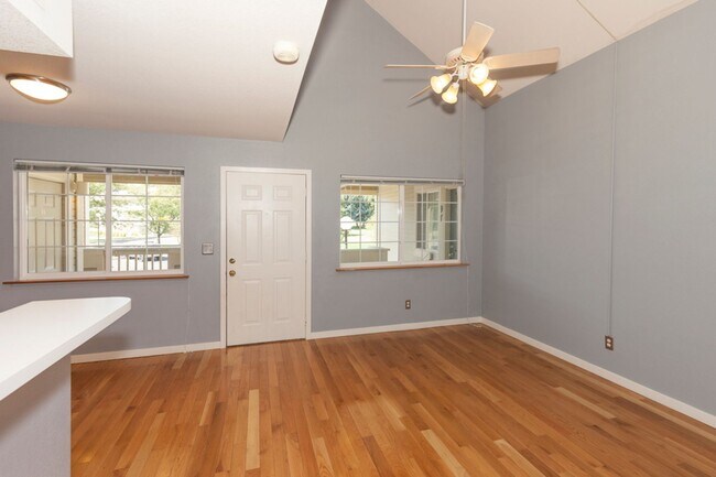 Building Photo - 2 Bed & 2 Bath Close To CSU