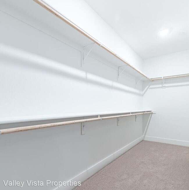 Building Photo - 4 br, 2.5 bath House - 2727 E Teaberry Drive