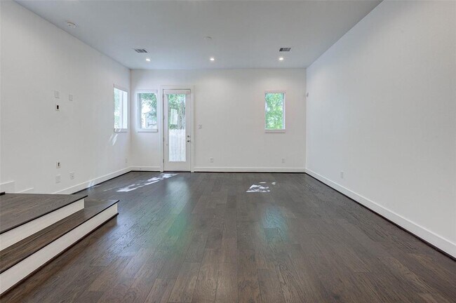 Foto del edificio - 5837 Dolores St