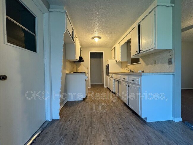 Building Photo - 9313 NE Stardust Ln