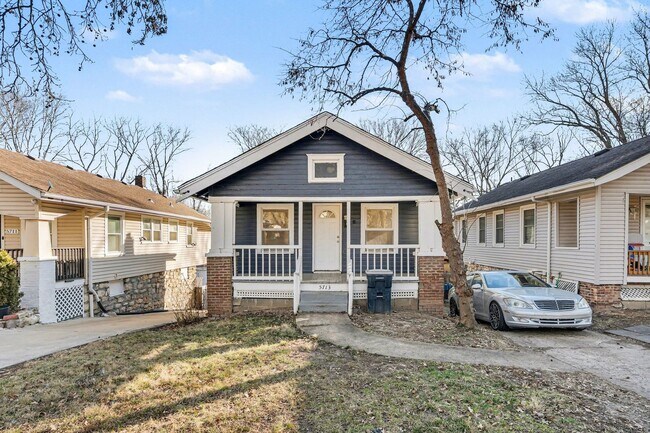 Building Photo - Beautiful 2 Bedroom 1 Bathroom house in Kansas City!