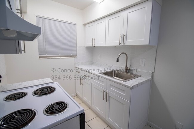 Building Photo - March Free Special- 1/1 with New Bathroom ...