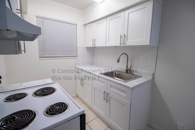 Foto del edificio - March Free Special- 1/1 with New Bathroom ...