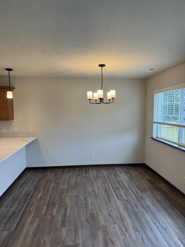 Foto del edificio - 5745 Holmstrom Ct
