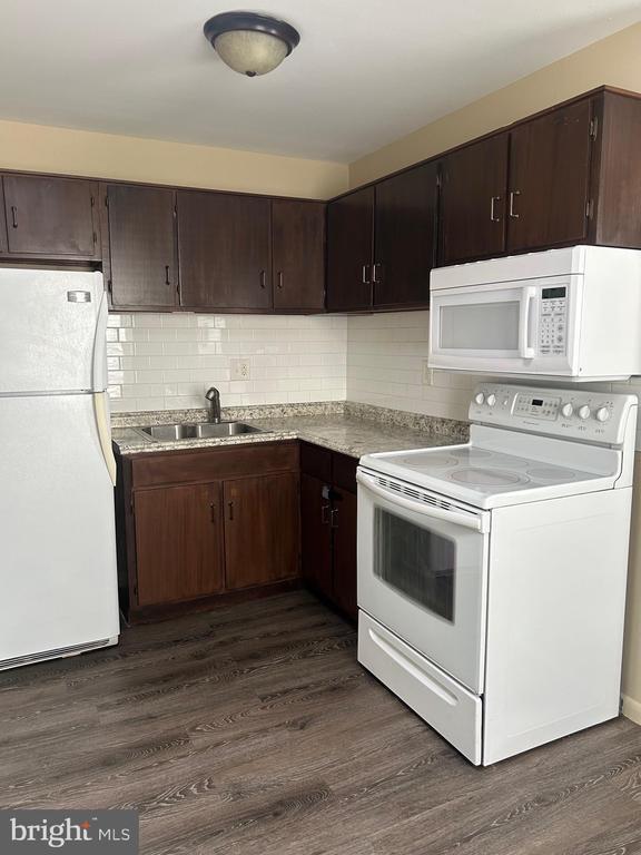 Foto del edificio - 504 Cinnaminson Ave