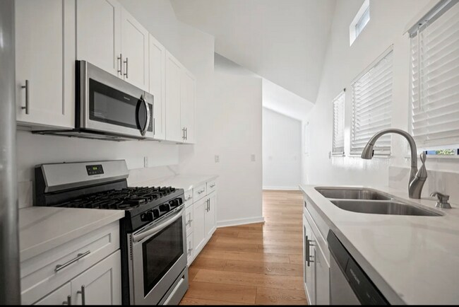 Foto del edificio - 632 Vernon Ave