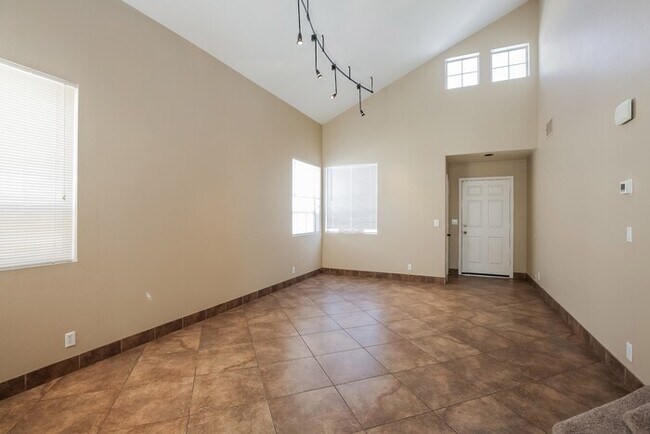 Foto del edificio - Renters Warehouse proudly presents a 3-bedroom Lone Mountain home near Durango Hills Golf Club