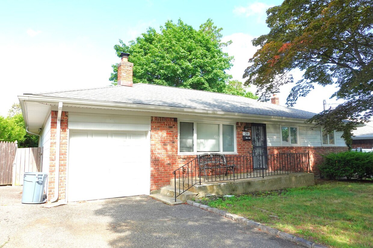Primary Photo - Updated 3 Bedroom Ranch