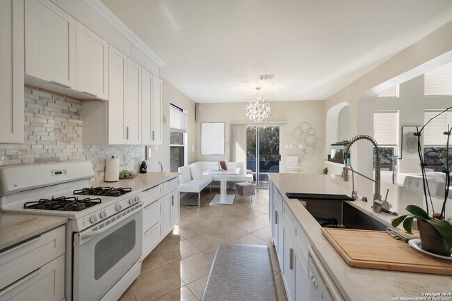 Foto del edificio - 20803 Cliff Park Ln