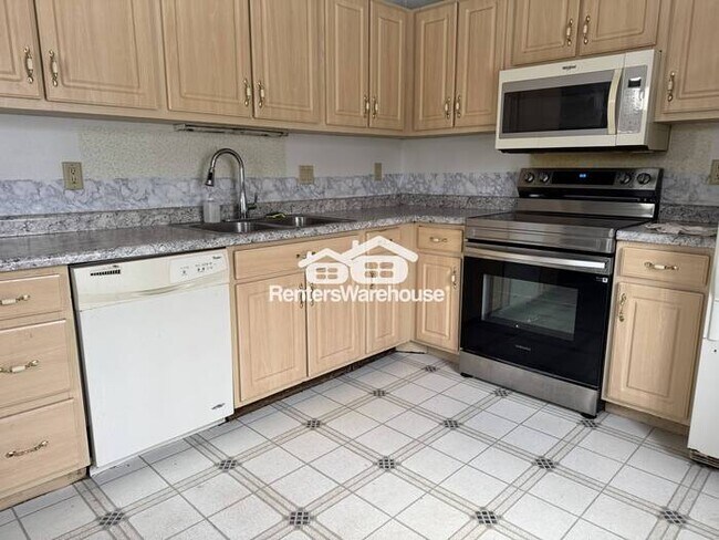 Foto del edificio - Available Now! Cozy 3 bedroom, 2 bathroom condo in prime Fridley location!