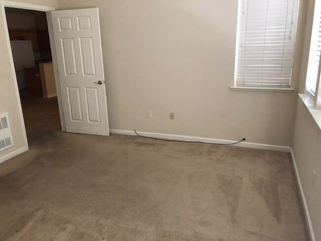 Building Photo - 10592 Boulders Rd