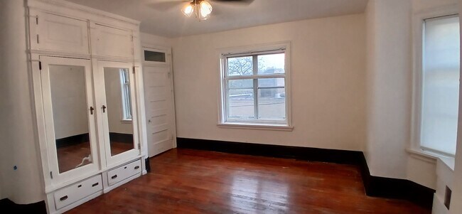 Sala de estar - 1720 Memorial Ave