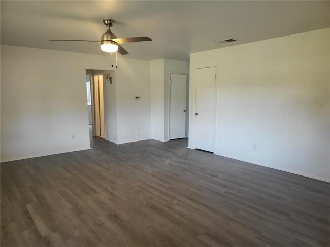 Building Photo - 718 Wales Way