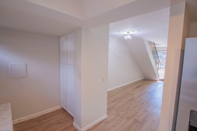 Building Photo - 2 Bed 2 Bath in the HEART of Downtown Scot...