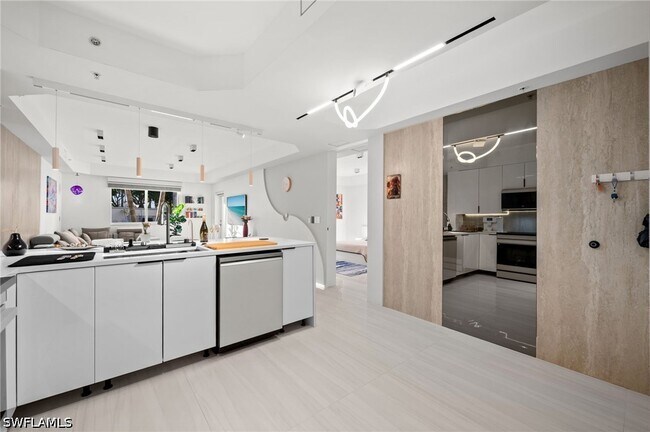 Foto del edificio - 1100 Pine Ridge Rd