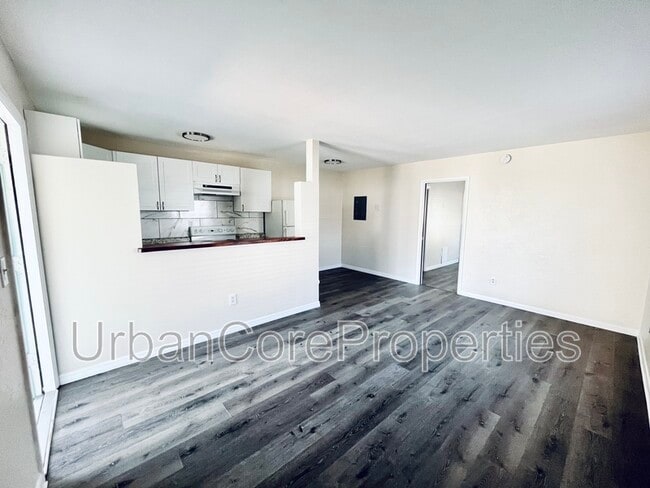 Building Photo - 115 7th Ave N