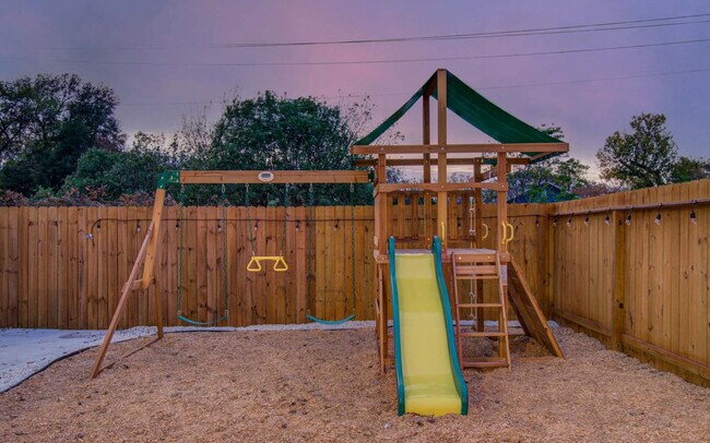 Building Photo - 6403 Avenue C