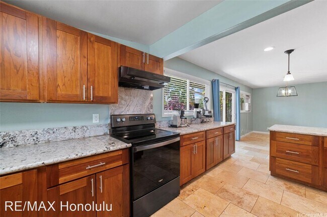 Building Photo - 4 br, 3 bath House - 1054 Uluwale Street