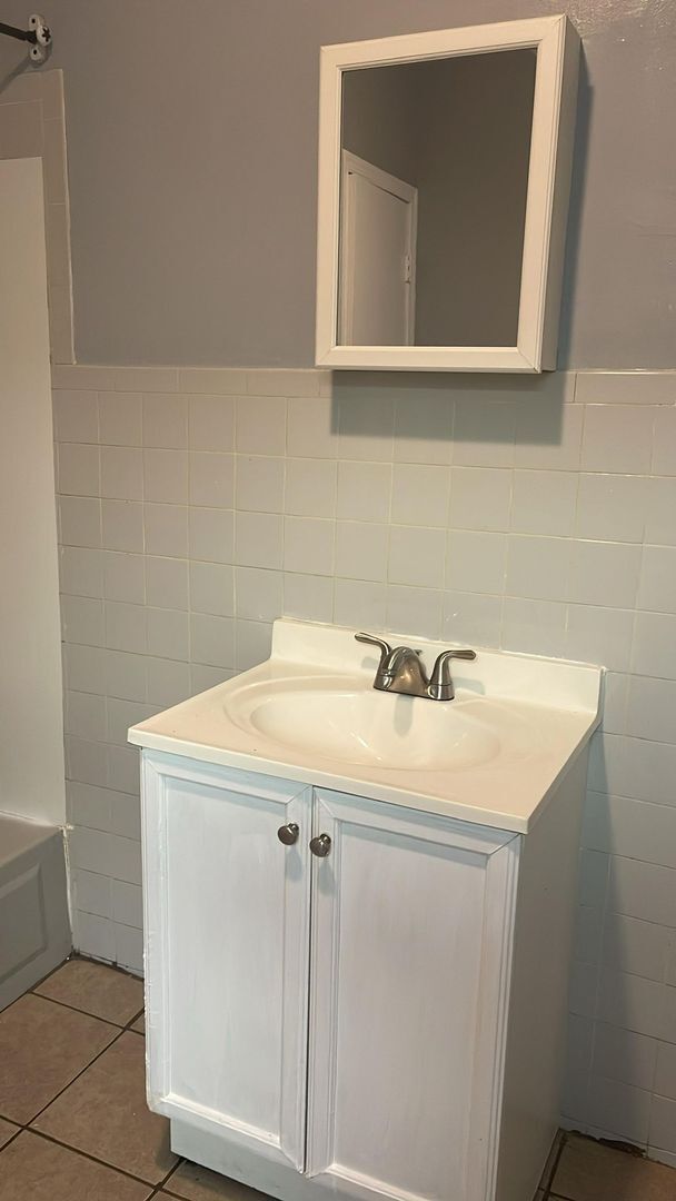 Foto del edificio - Spacious 1-Bedroom Unit with All-Inclusive Appliances!