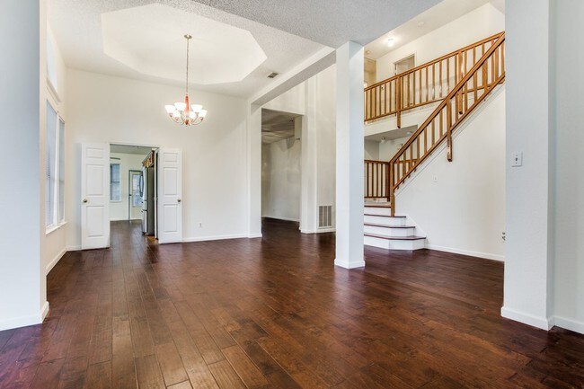 Foto del edificio - Beautiful 3-story home on Desoto area
