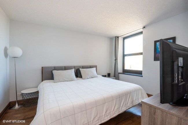 Foto del edificio - 3660 N Lake Shore Dr