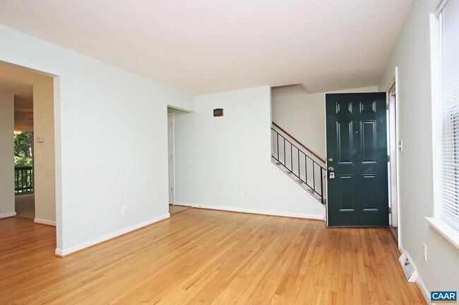 Building Photo - 2539 Woodland Dr