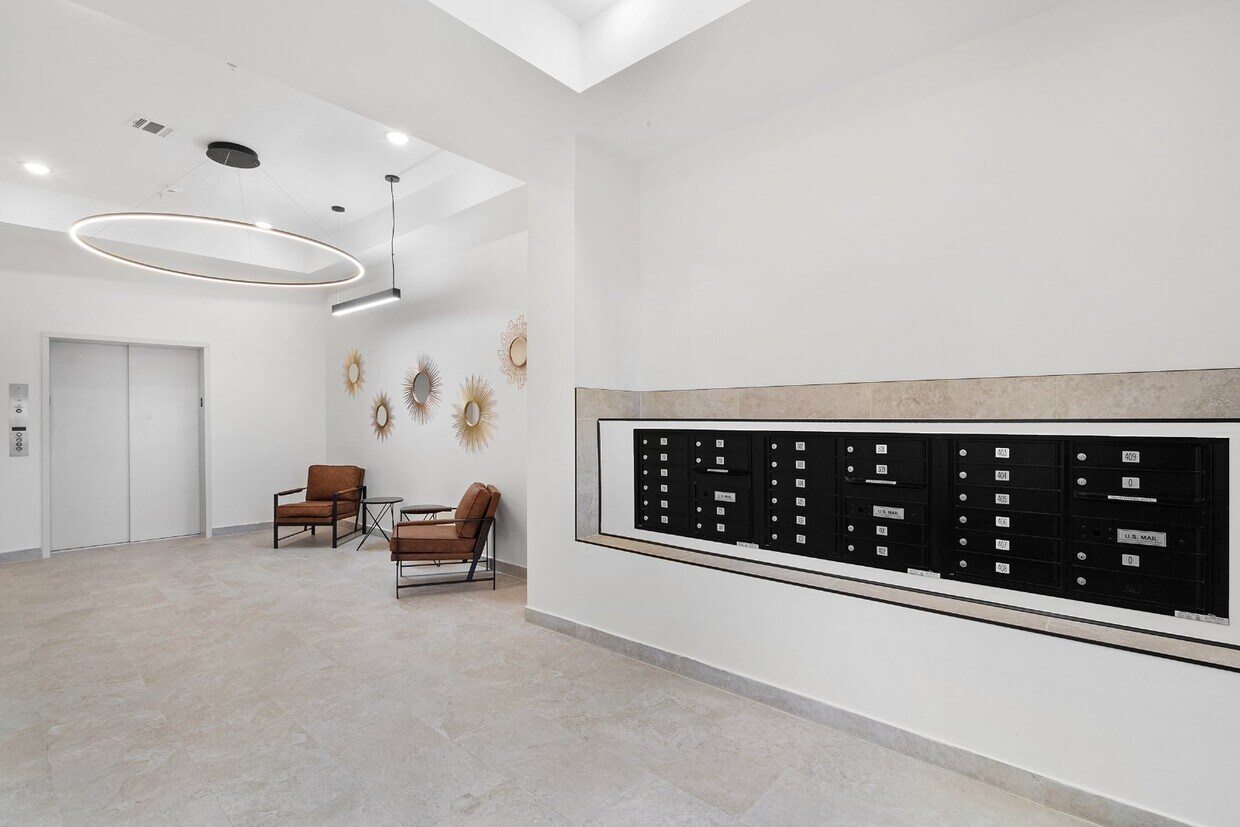 Primary Photo - Brand New Barbara Anne Lofts