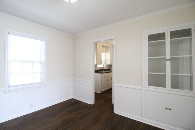 Building Photo - 2 Bedroom 1 Bath Home in Roeland Park
