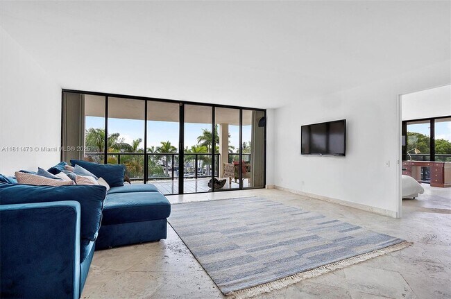 Foto del edificio - 2575 S Bayshore Dr