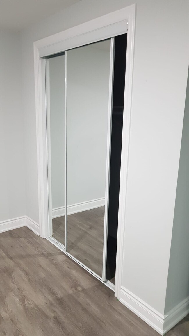 Building Photo - 6 Billancourt Cres