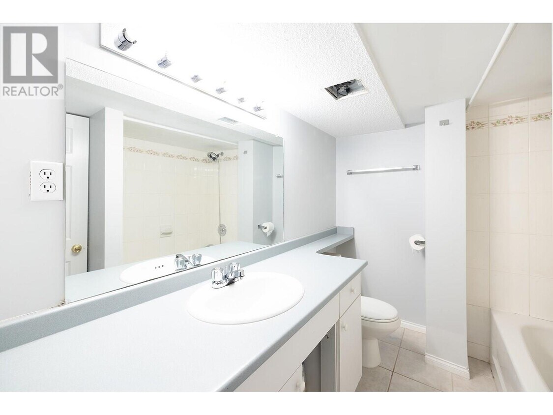 Photo principale - 153 W 64th Ave