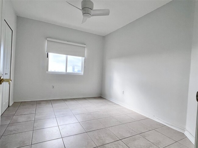 Building Photo - 3500 Coral Way