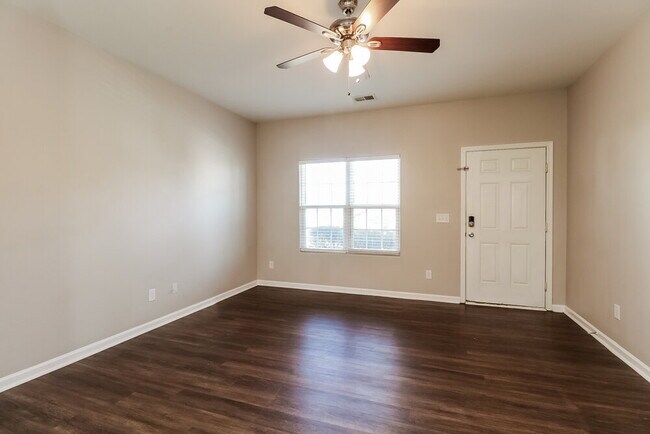 Foto del edificio - 2541 Meadow Crossing Dr