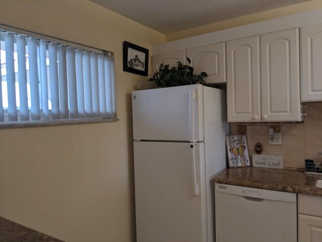 Building Photo - 2615 Garden Dr S