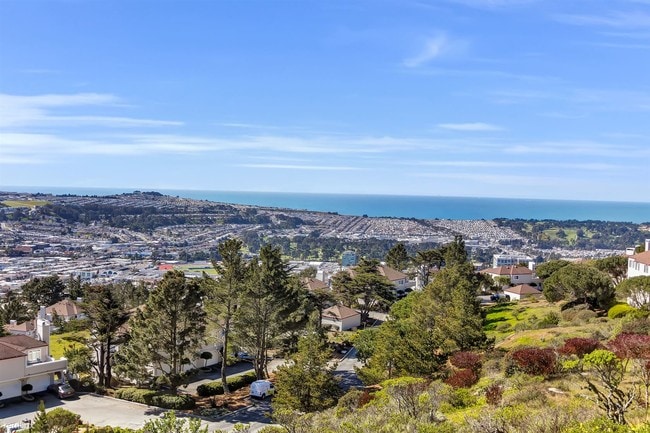 Building Photo - 580 Pointe Pacific Pte