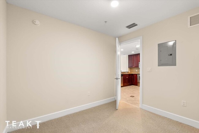 Building Photo - 101 S Eola Dr