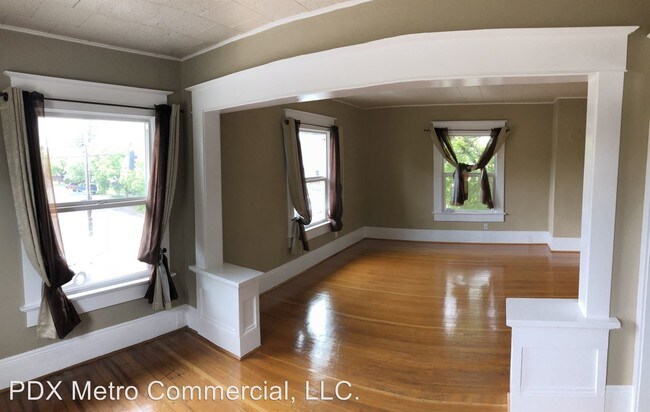 Building Photo - 2035-2039 SE Cesar Estrada Chavez Blvd